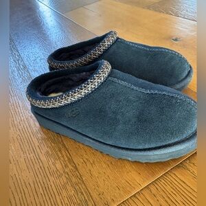 Boys uggs slippers